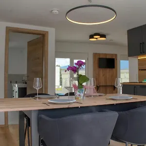 https://myquartier-city-chalets.innsbruckaustriahotels.com